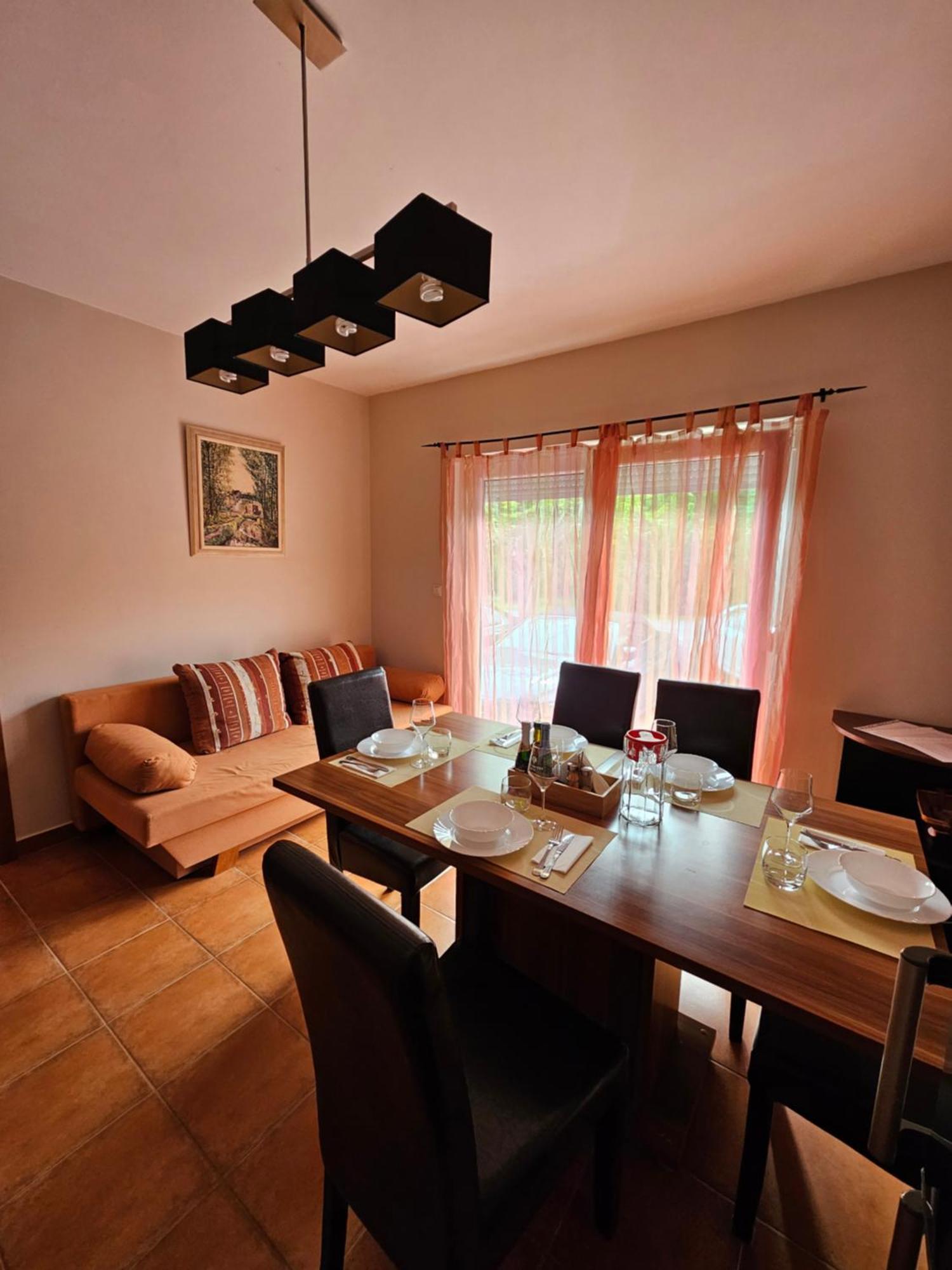 Апартаменти Easy Apartmanhaz